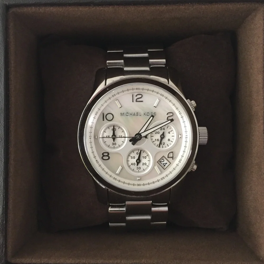 Michael Kors Classic Stainless Runway Chronograph Watch/MK5304/NEW IN BOX!!!